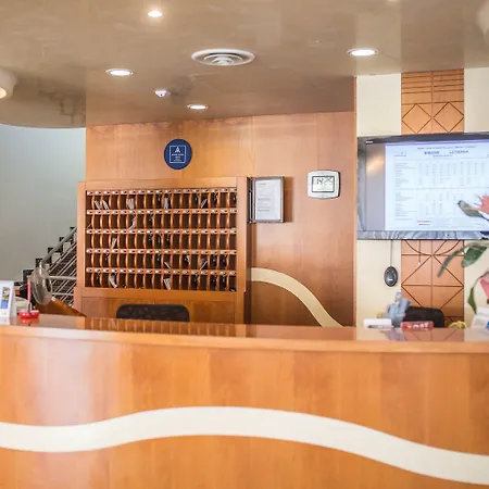 Palace 4* ביביונה