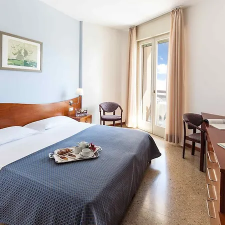 מלון Palace 4*