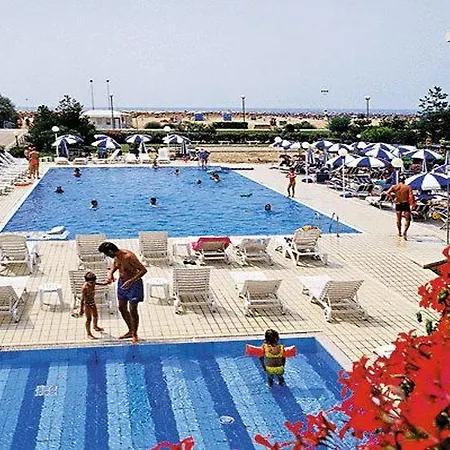 Palace 4* ביביונה