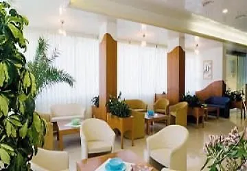 Palace 4* ביביונה